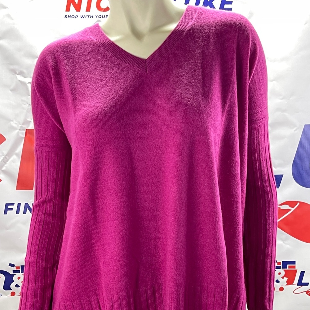 Naadam - Soft Collection. Hibiscus Women Vneck 100% Cashmere Sweater